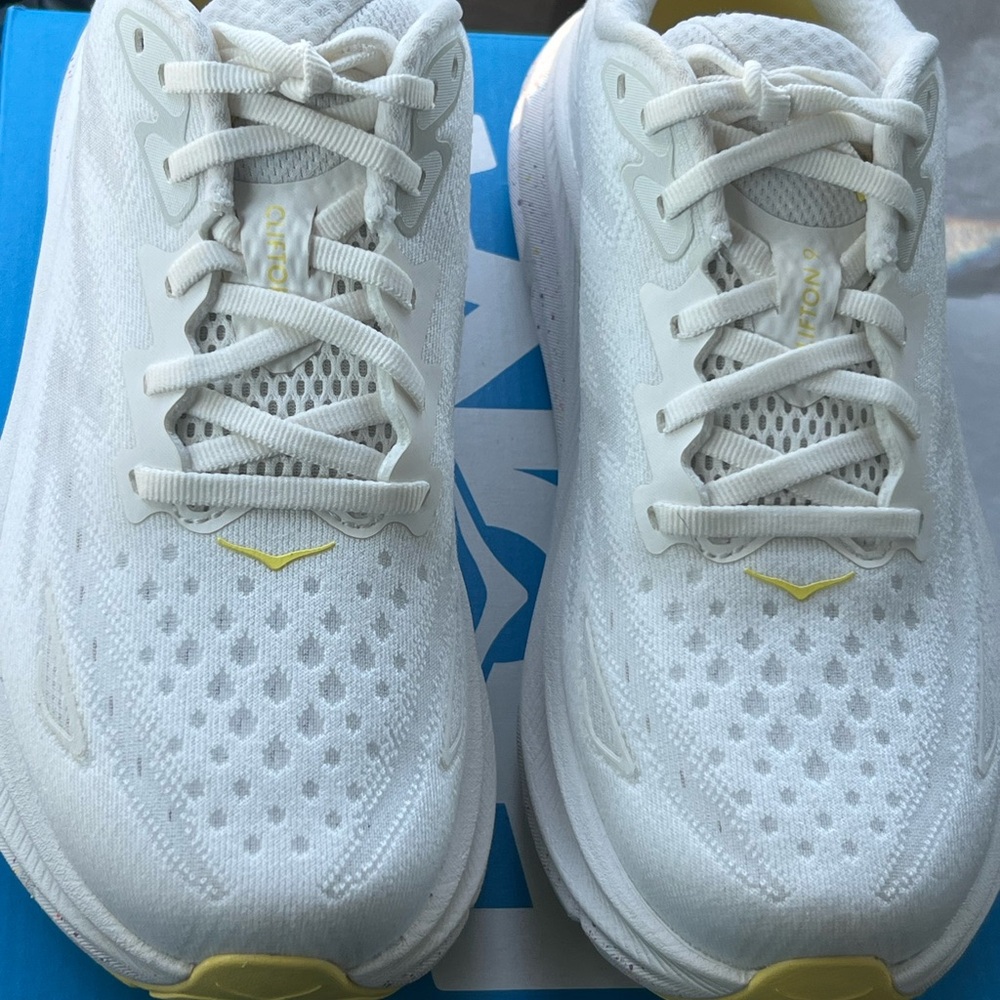 Hoka Women’s Clifton 9